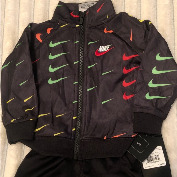 ✔️Nike Kids Black Tracksuit Style 
    Vibrant Swooshes NWT - Picture 5 of 7